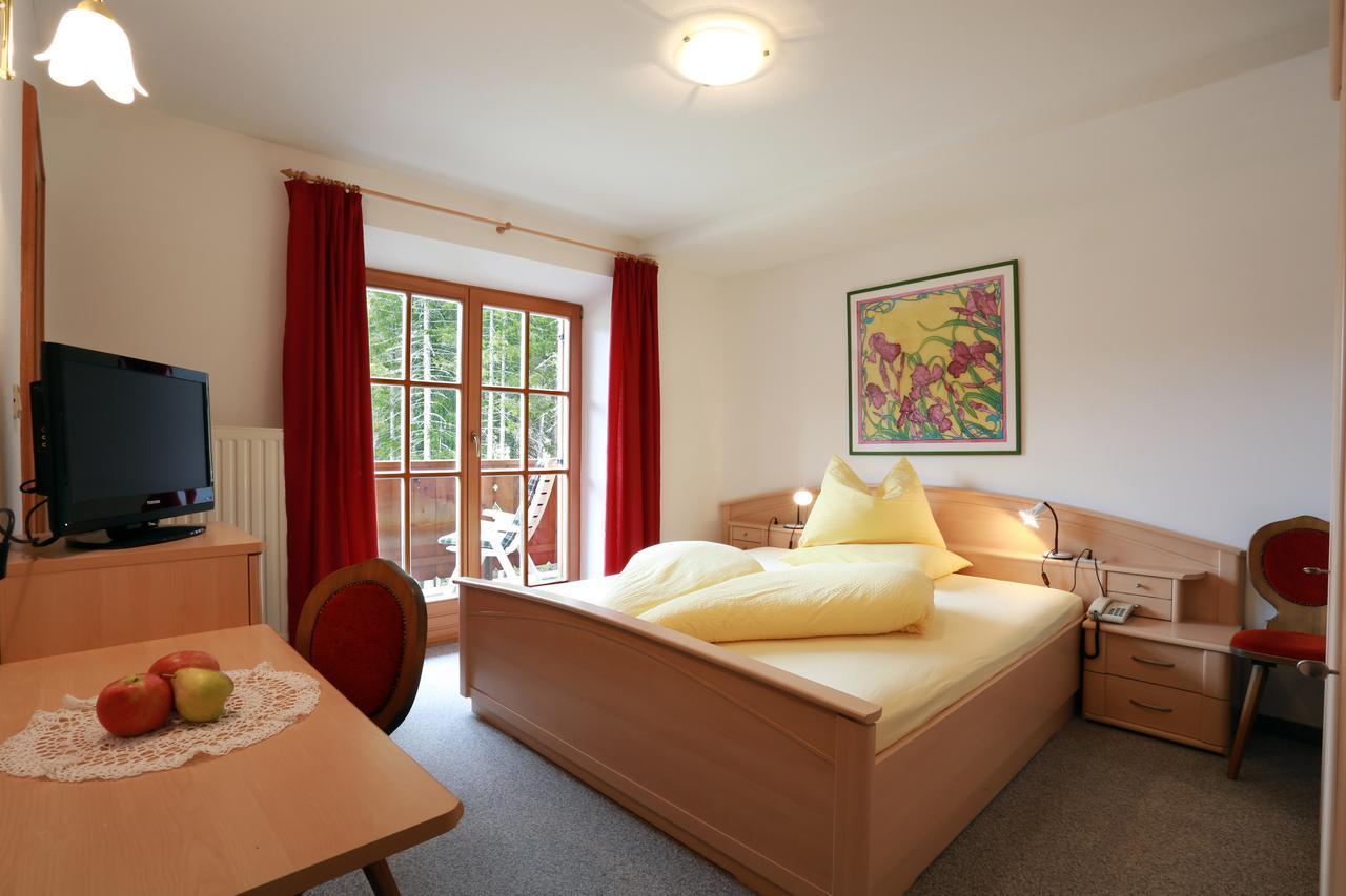 Steinerhof Hotel Braies  Bagian luar foto