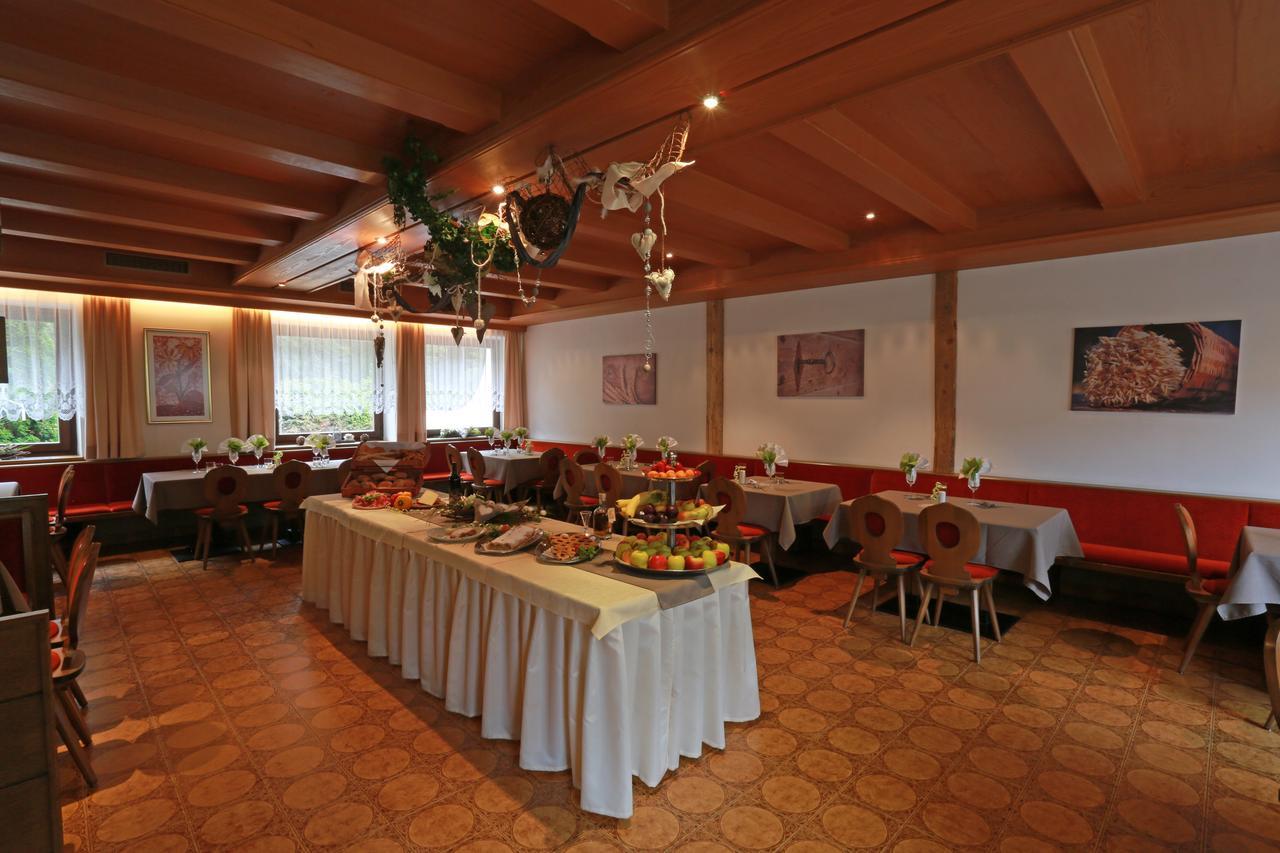 Steinerhof Hotel Braies  Bagian luar foto